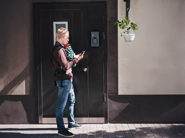 mann_kind_tuer_ausseneinheit_1600_1200 Kopie mann_kind_tuer_ausseneinheit_1600_1200 Kopie